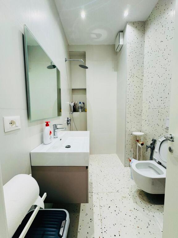 Office for Rent 1+1 at Garden Building (ID BZ2795) Tirana