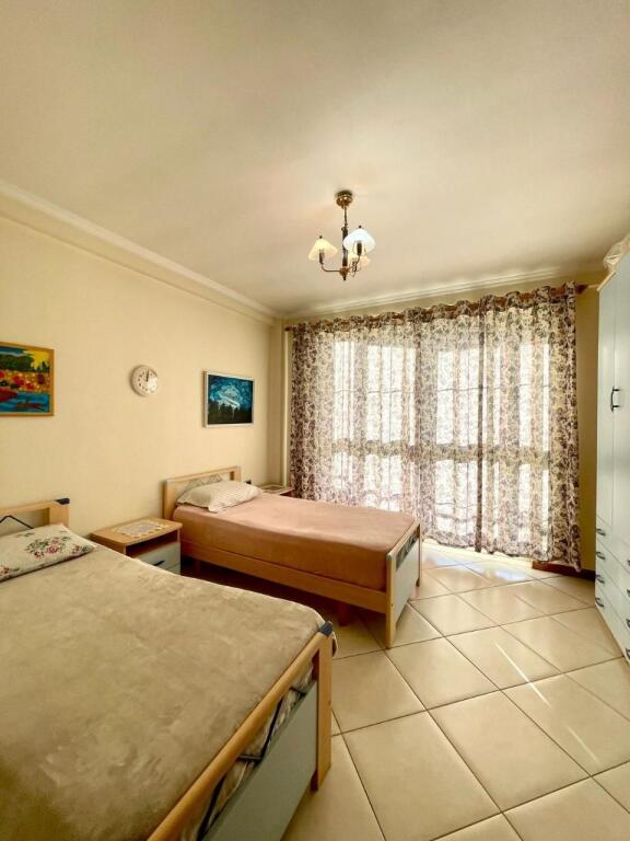 Shitet Apartament 3+1+2 Komuna e Parisit