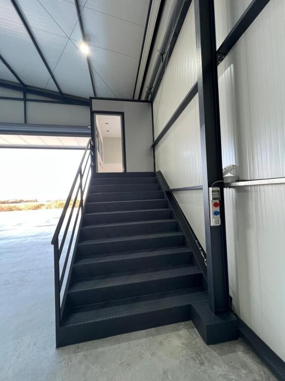Warehouse for rent at Mbikalimi Fllakes, Durres