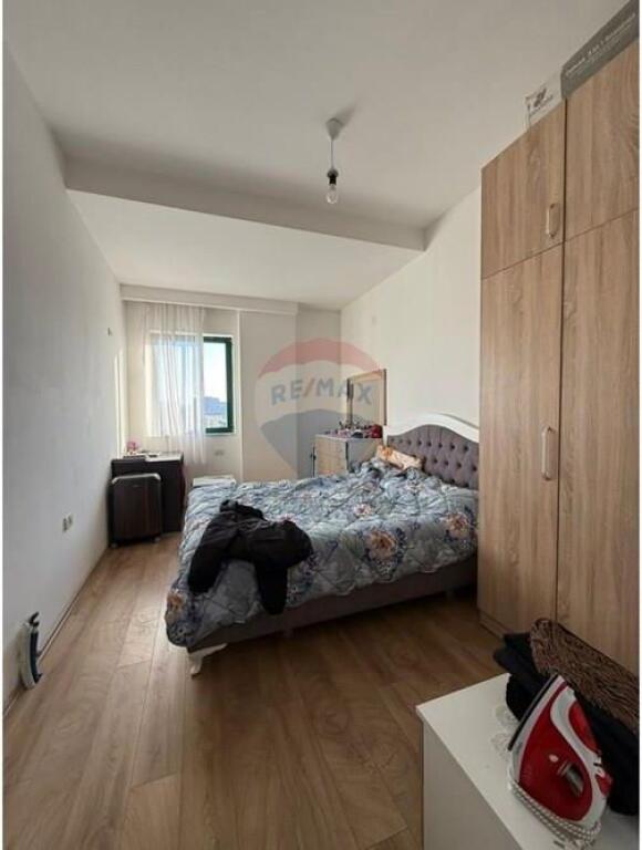 Shitet Apartament 2+1+2 – Rruga 5 Maji