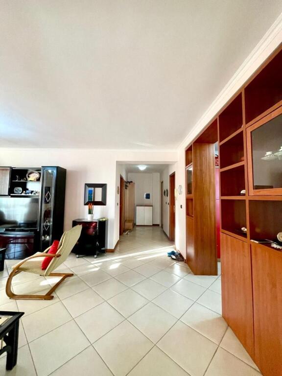 Shitet Apartament 3+1+2 Komuna e Parisit