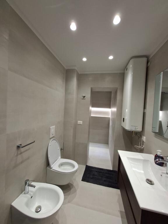 Per Here te Pare me Qira: Apartament 2+1 &amp; 1 BLLK (📍21 Dhjetori / Rr.Kavajes ) - 850€/Muaj - 100% e Re 🔥