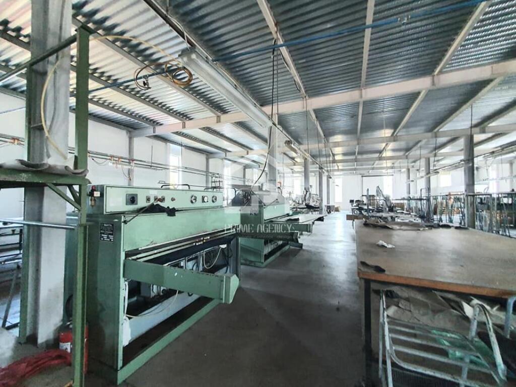 JEPET ME QERA : OBJEKT BIZNESI 3 KT / Autostradë Tiranë - Lezhe"
