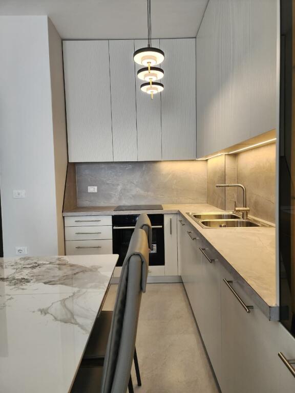 Super apartament me Qira 2+1+2wc+ 1 Poste parkimi (📍Komuna e parisit-Përballë Kika 2) - 110 m2 - 100% I Ri  🔥🔥 1.100 eu/Muaj ( përfshirë dhe parkimin)