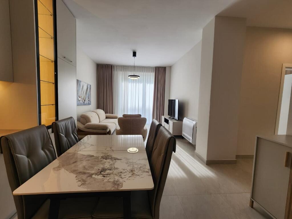 Super apartament me Qira 2+1+2wc+ 1 Poste parkimi (📍Komuna e parisit-Përballë Kika 2) - 110 m2 - 100% I Ri  🔥🔥 1.100 eu/Muaj ( përfshirë dhe parkimin)