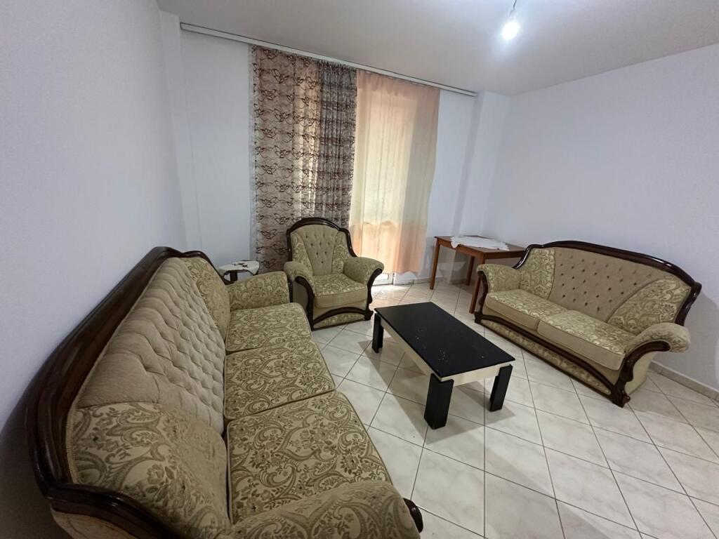 🏢Don Bosko,prane Xhamise jepet me qera apartament 2+1+2,i mobiluar 40,000Leke