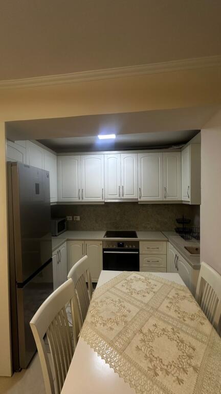 Jepet me qira 1+1 Spitali Nene Tereza 450 mije leke