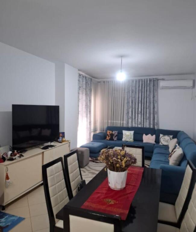 Apartament per shitje ne Kamez, Perballe shkolles Ibrahim Rugova