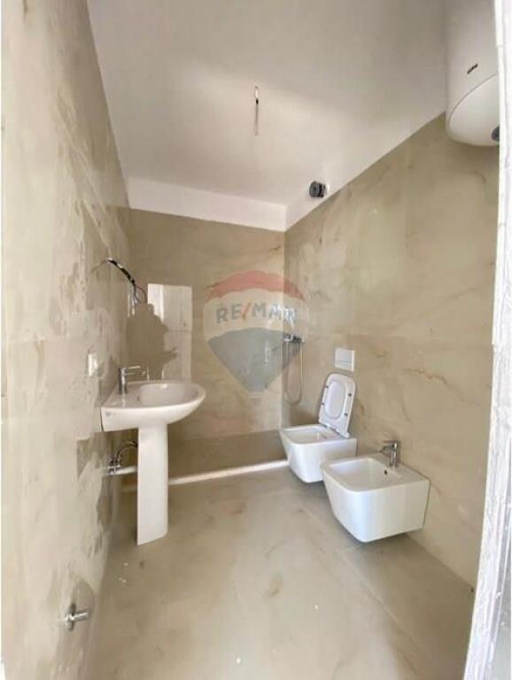SHITET, APARTAMENT 2+1, FRESKU, TIRANE !