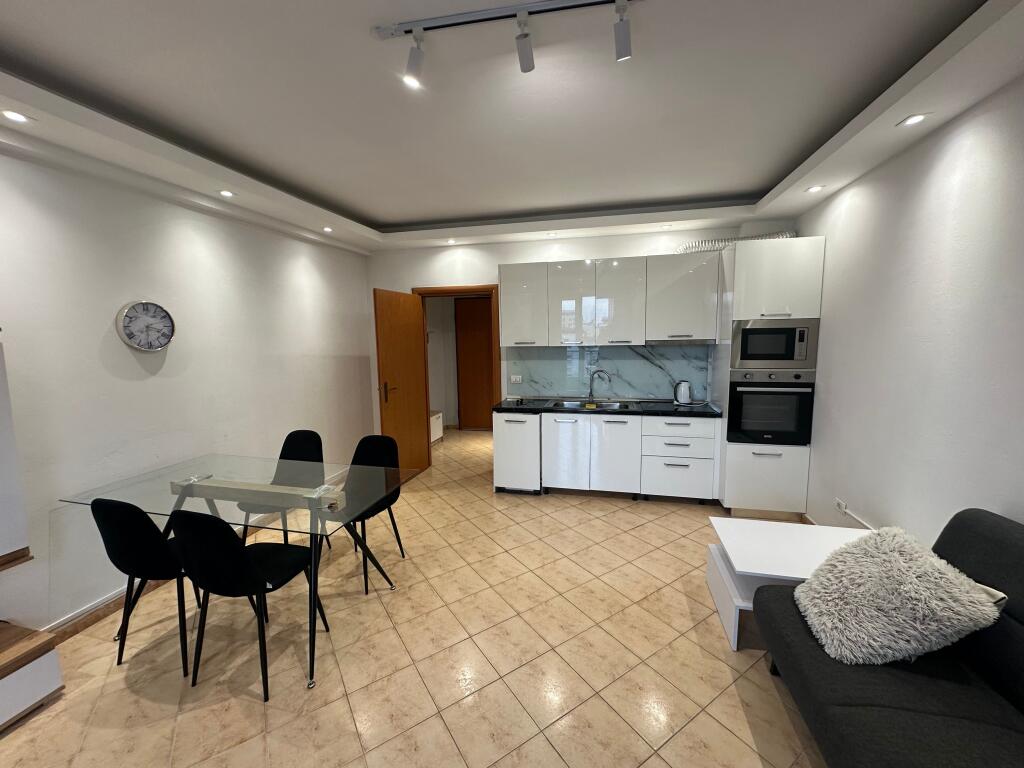Apartament 1+1 në qendër të Durrësit, pallati i sportit