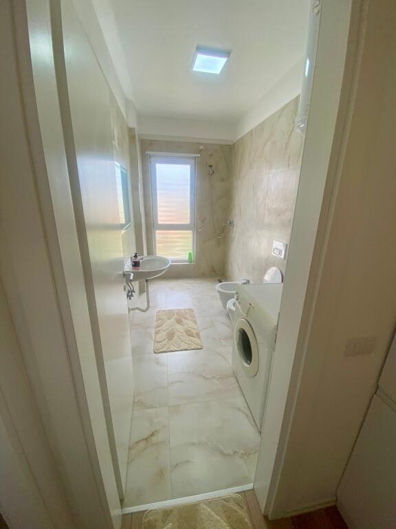 📣 QERA SUPER Apartament 1+1 📍 Rruga "5-Maji" 💶 Cmimi 55.000 Leke/Muaj ✨