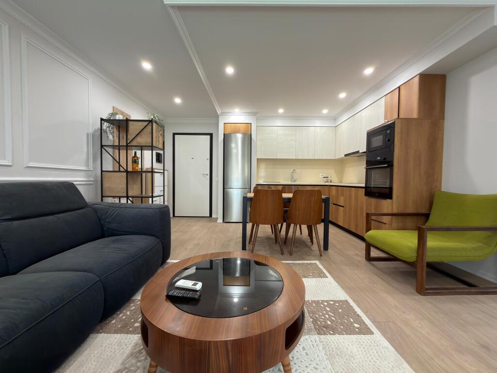 Shitet 2+1 te Kompleksi Magnet