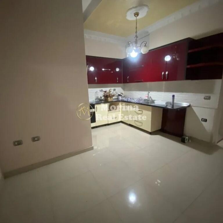 Qera | Ambjent Biznesi | Rruga 5 Maji | 500 €/muaj