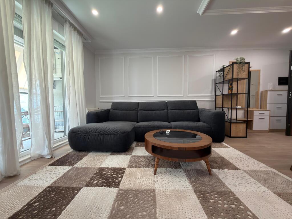 Shitet 2+1 te Kompleksi Magnet