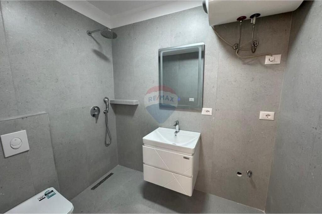 APARTAMENT 2+1 PER SHITJE - KINOSTUDIO !