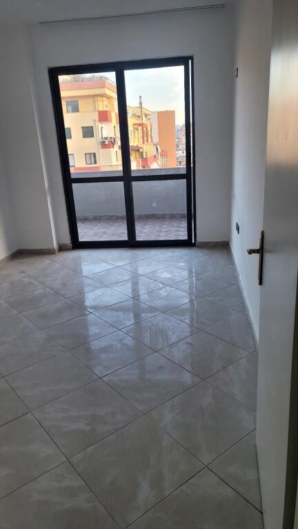🏢In the Astiri area, Foto Xhavella Street, an apartment 2+1, partially furnished (equipped with a pantry) is for rent. 35,000 Leke