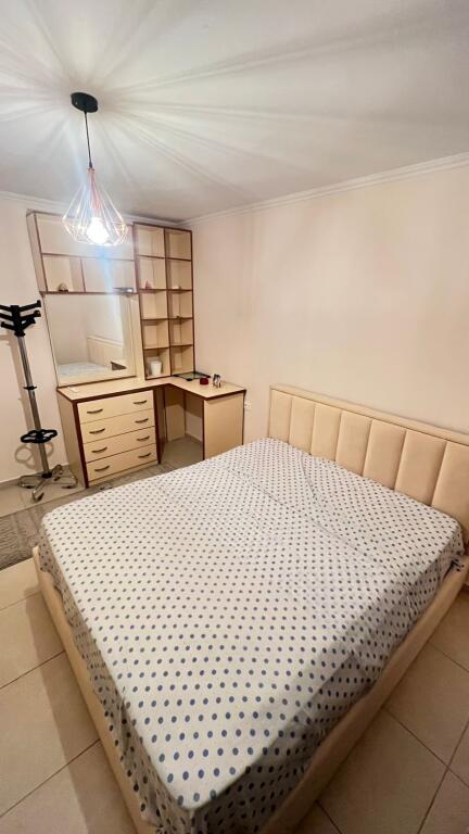 Jepet me qira 1+1 Spitali Nene Tereza 450 mije leke