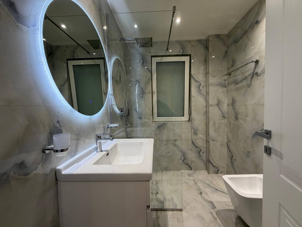 Appartamento 2+1+2 Parcheggio a Colombo al Lago Secco