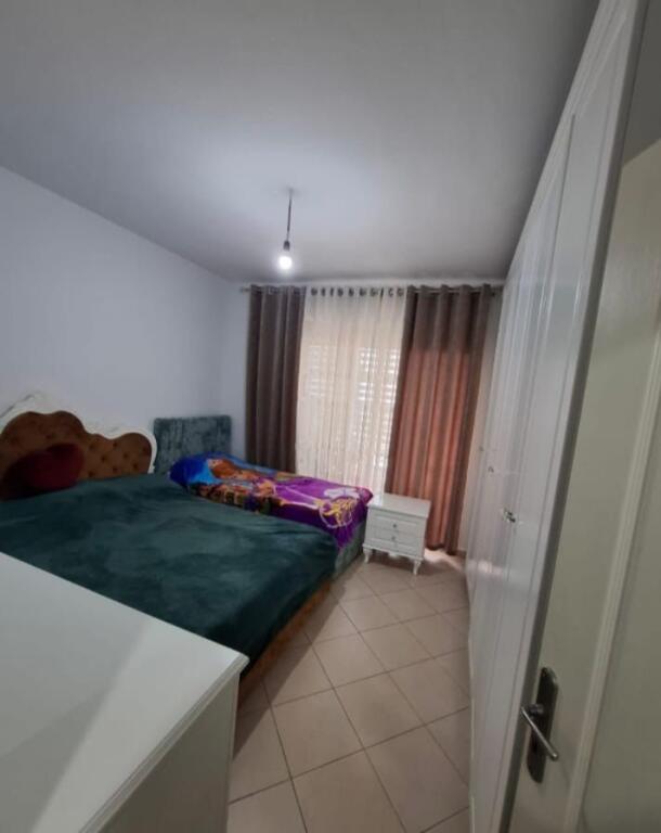 Shitet apartament 1+1 ne Kamez