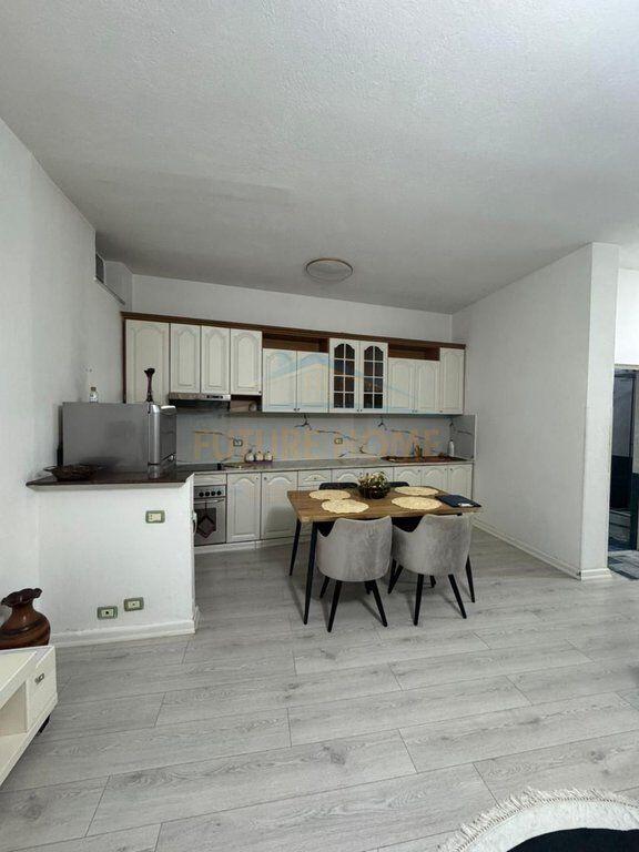 Rent, Apartment 1+1 , Barricades Street, Tirana