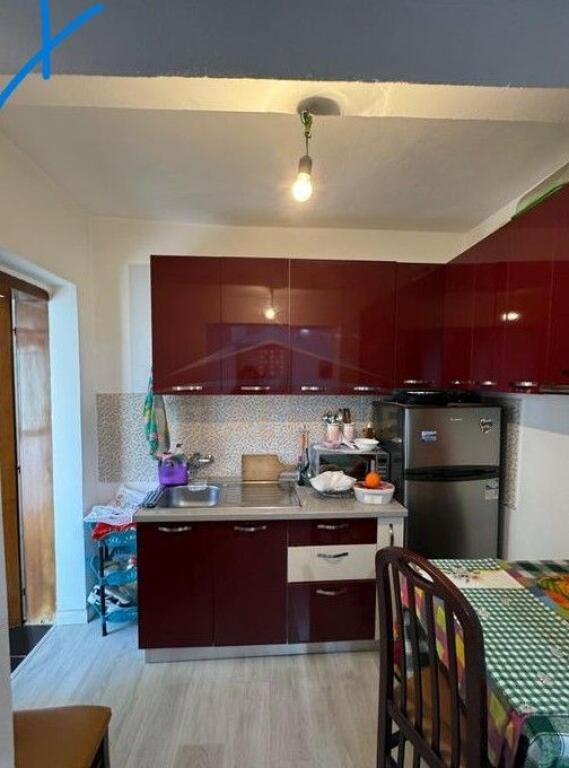 Shitet Apartamenti 1+1 tek Pazari i Ri ne Tirane