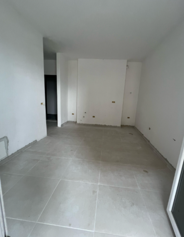 🏡 Shitet Apartament – Univers City