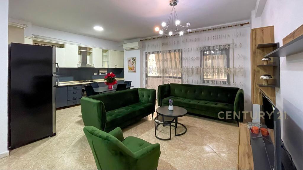 Apartament 2+1+2 me qira tek Komuna e Parisit!