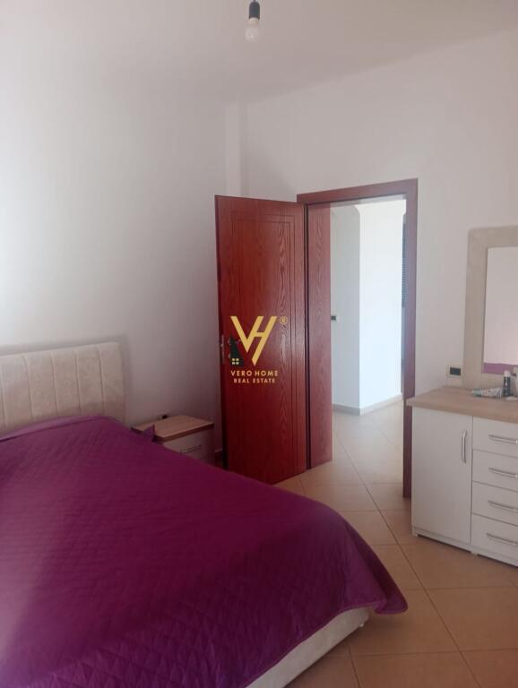 JEPET HYRJE 3+1+BLK ME QIRA NE KAMEZ 35.000 LEKE