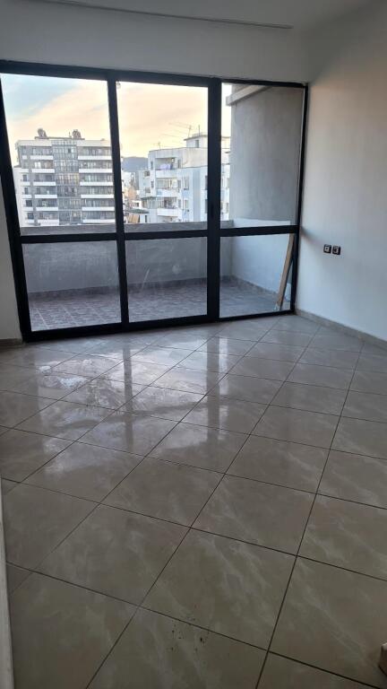 🏢In the Astiri area, Foto Xhavella Street, an apartment 2+1, partially furnished (equipped with a pantry) is for rent. 35,000 Leke