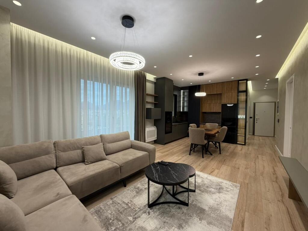 Apartament 2+1+Parking per qira tek Golden Park Residence prane Air Albania.