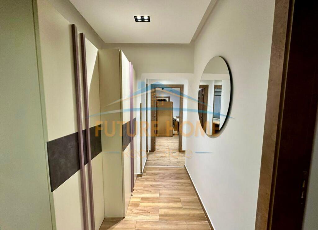 Qira, Ambient, Petronini