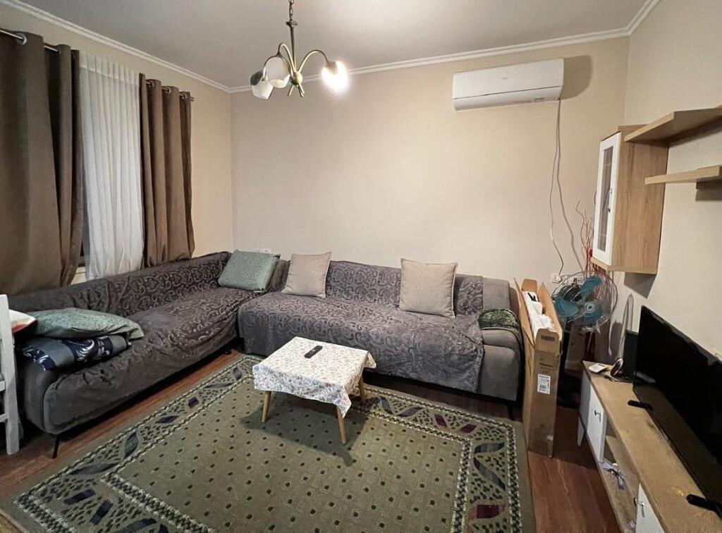 Apartament 2+1 me qera prane rruges Fortuzi