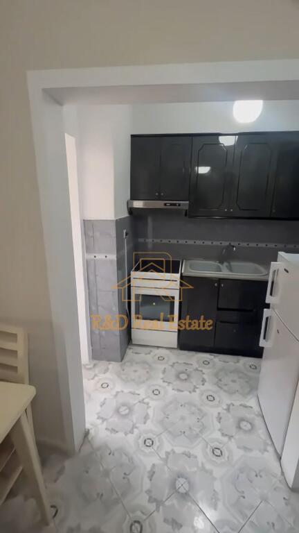🏡 Jepet me qera apartament 1+1 – Zona e Porcelanit (pas UET)