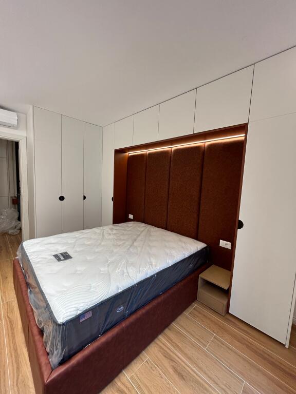 Jepet me qira apartment 1+1 në zonën e Komunës së Parisit