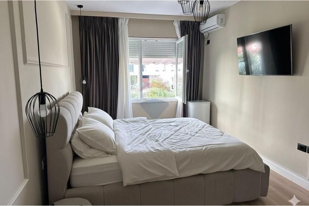 Apartament 2+1 per shitje KIKA 2 Komuna e Parisit !