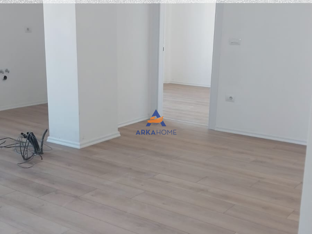 JEPET ME QERA APARTAMENT 2+1+BALLKON "RRUGA BARIKADA" 50000 LEKE