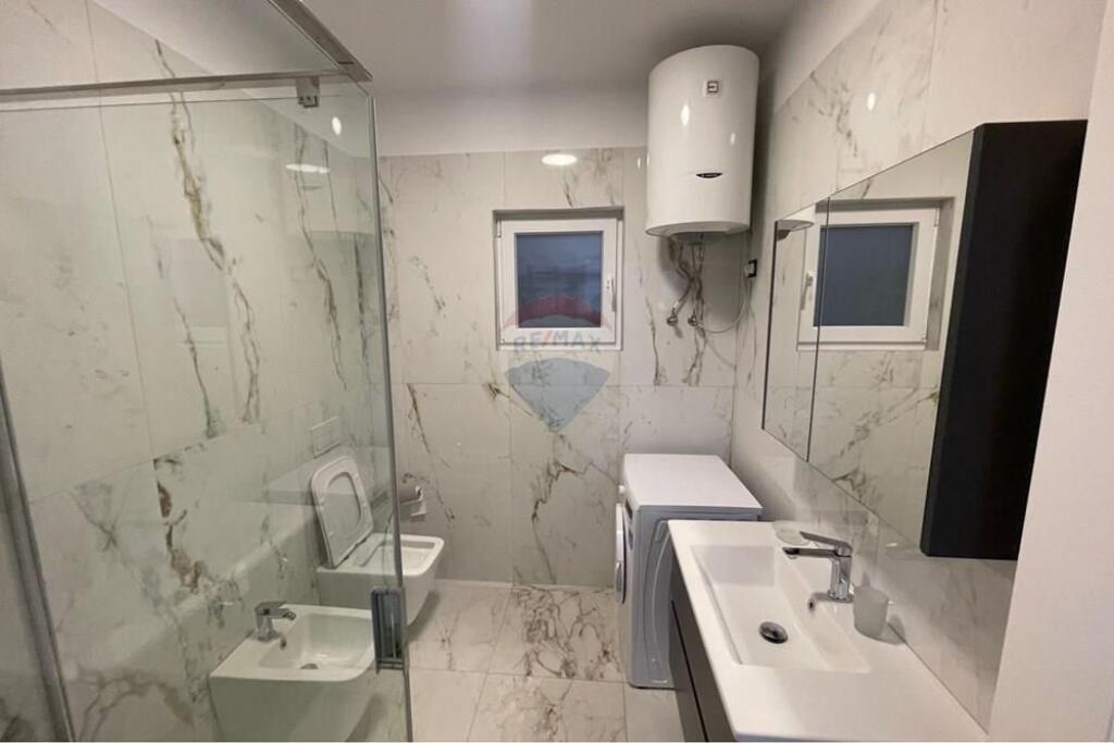 Apartament 1+1 per qira te Komuna e Parisit !