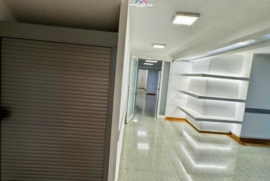 Ufficio\duplex in Affitto in Via E Kavajes (ID BZ2793) Tirana