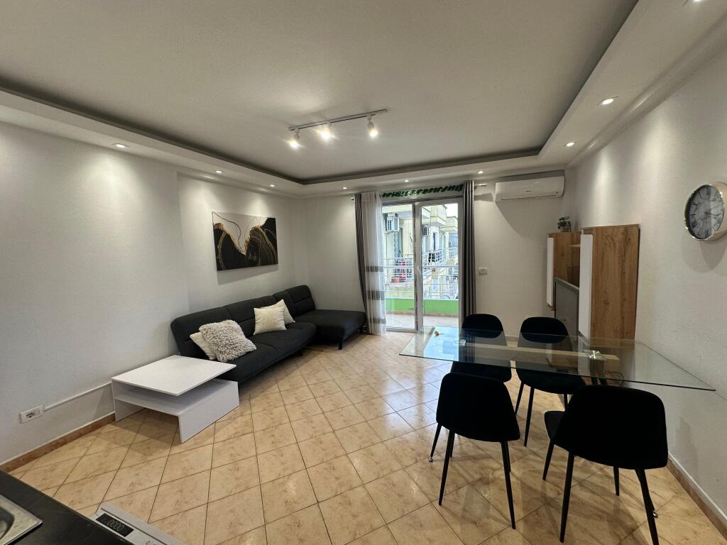 Apartament 1+1 në qendër të Durrësit, pallati i sportit