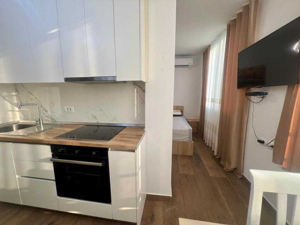 📣 QERA GARSONIERE 📍 Prane Shkolles “Deshmoret e Lirise” 🛣️ Rruga "Margarita Tutulani" ✨