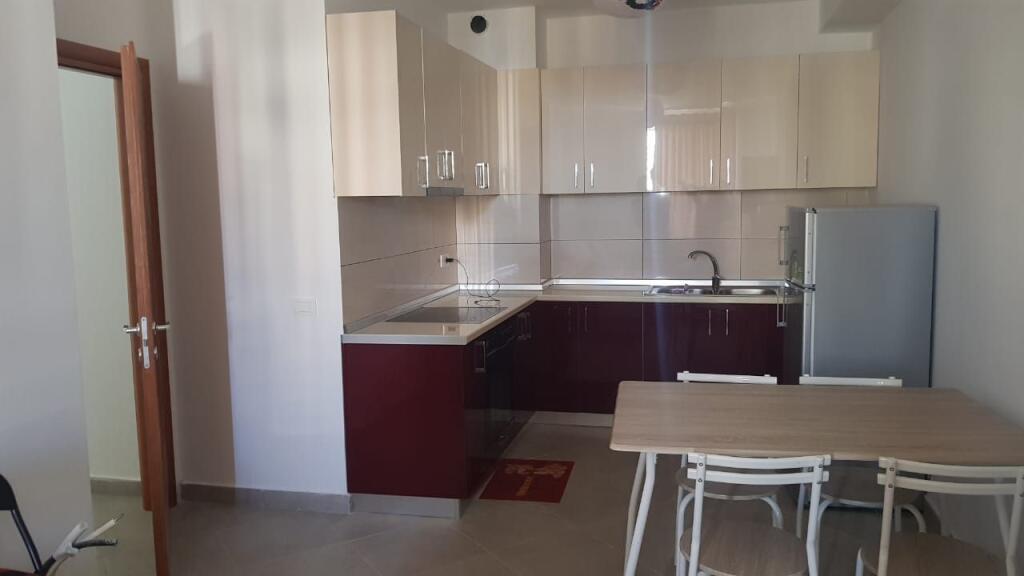 OCCASIONE! Complesso Turdiu, Campo di Aviazione Appartamento 1+1 in affitto. Prezzo 40.000 Lek.