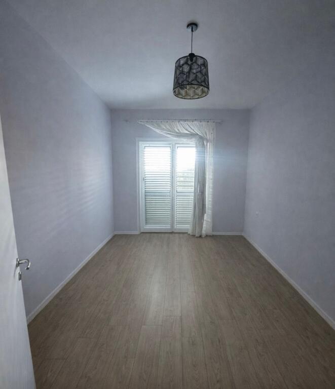 Ambient biznesi me qira Univers City