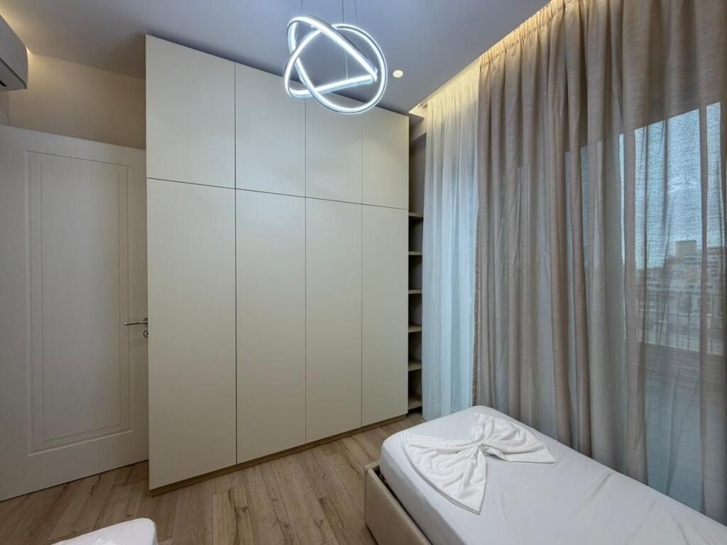 Apartament 2+1+Parking per qira tek Golden Park Residence prane Air Albania.