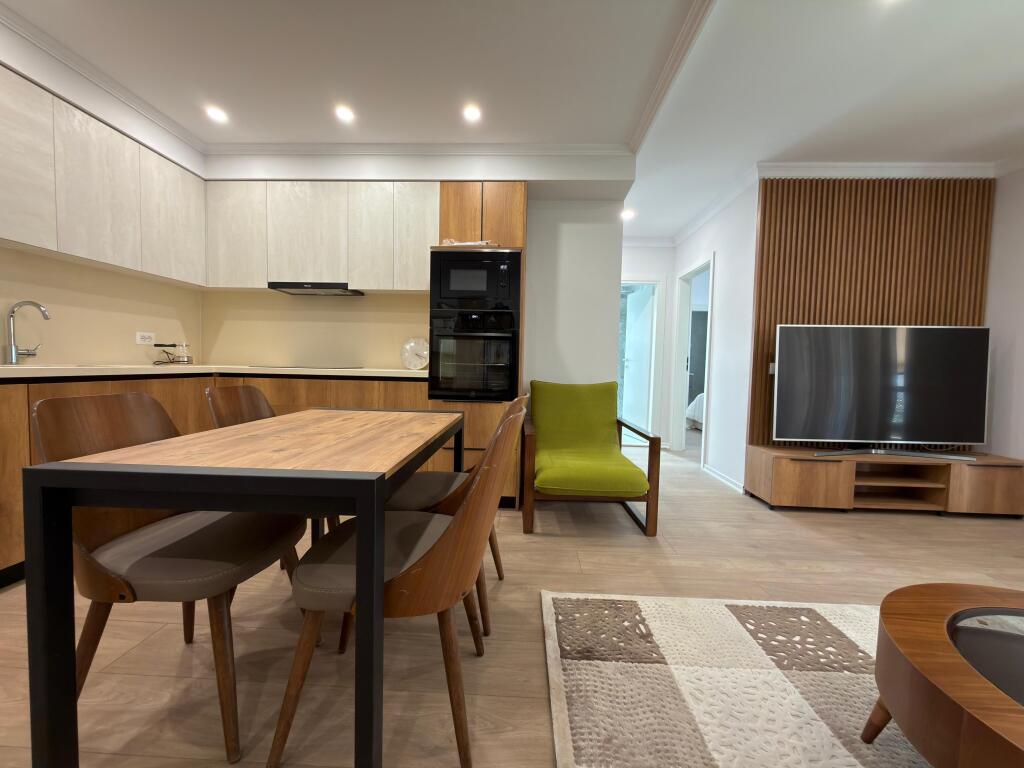 Shitet 2+1 te Kompleksi Magnet