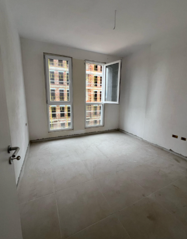 🏡 Shitet Apartament – Univers City