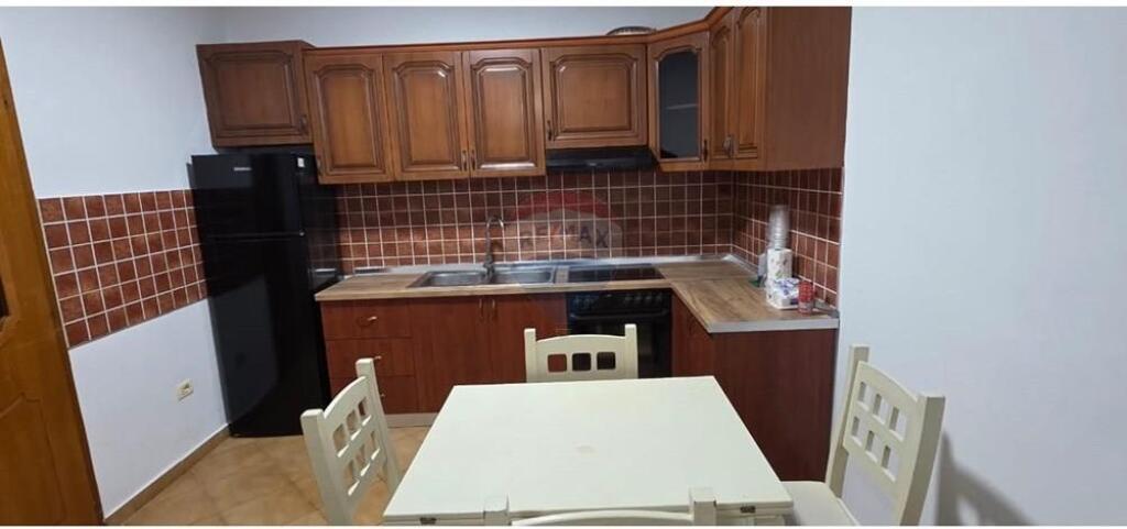 Jepet me qira apartament 2+1 Shkolla e Bashkuar !