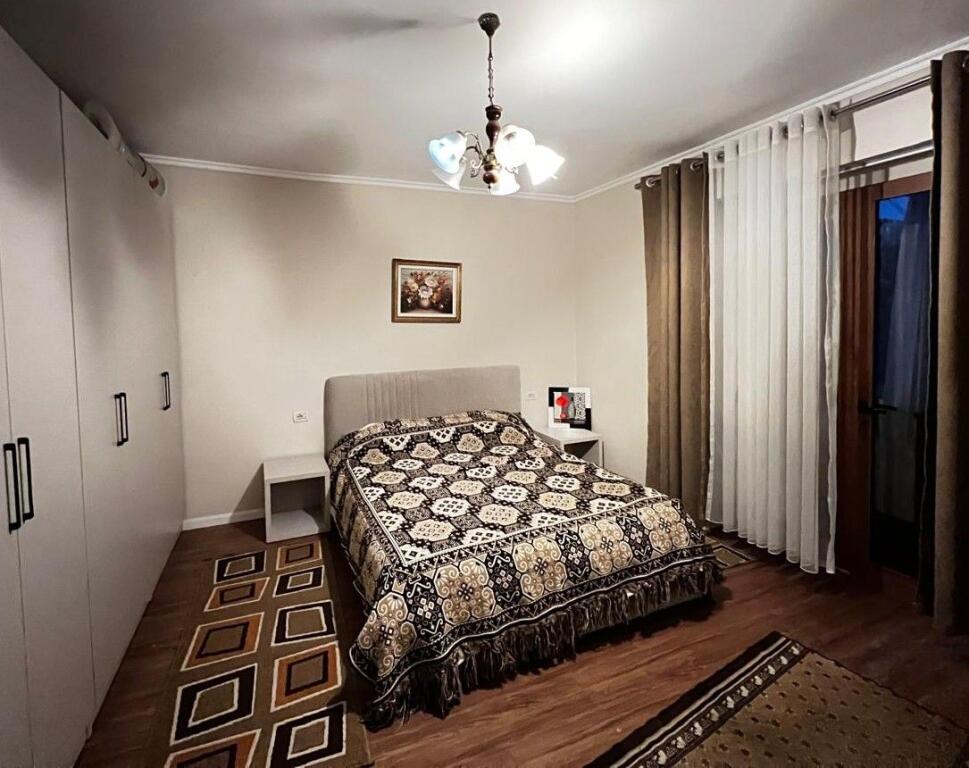 Apartament 2+1 me qera prane rruges Fortuzi