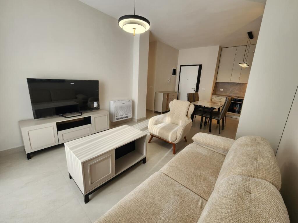 Super apartament me Qira 2+1+2wc+ 1 Poste parkimi (📍Komuna e parisit-Përballë Kika 2) - 110 m2 - 100% I Ri  🔥🔥 1.100 eu/Muaj ( përfshirë dhe parkimin)