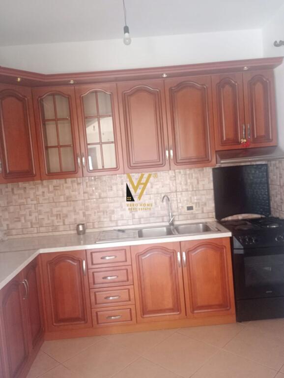 JEPET HYRJE 3+1+BLK ME QIRA NE KAMEZ 35.000 LEKE