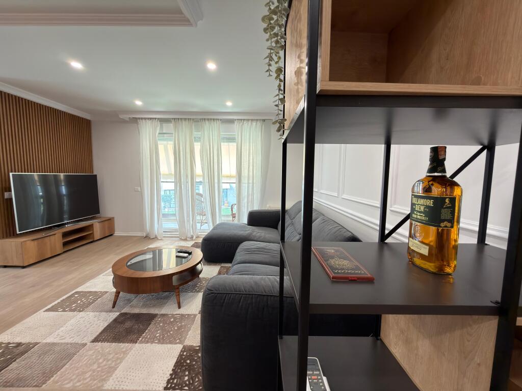 Shitet 2+1 te Kompleksi Magnet